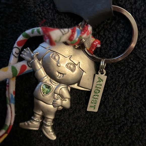 Green birthstone color, August Dora the Explorer, keychain - Picture 3 of 3